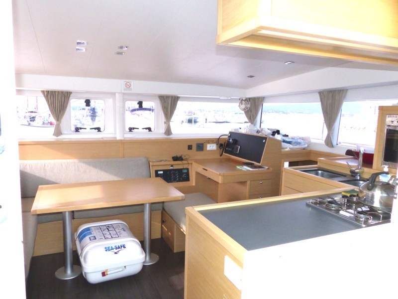 Lagoon 400 S 2 -12.jpg